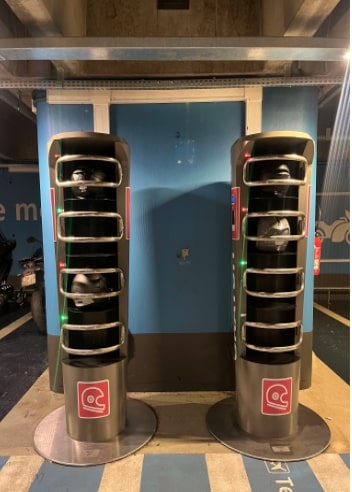 Motorcycle helmet locker - Roissy Charles de Gaulle Airport car park